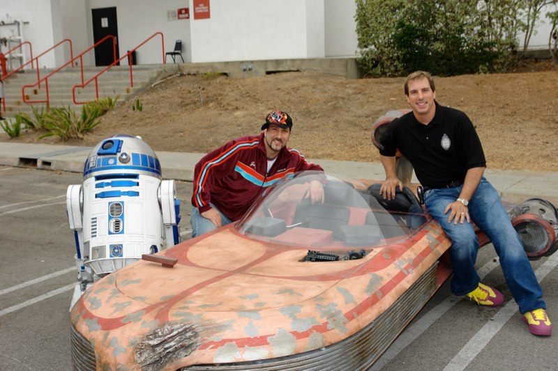 Illustration for article titled Drivable Star Wars Landspeeder Will Not Take You To Mos Eisley, Still Kicks Ass